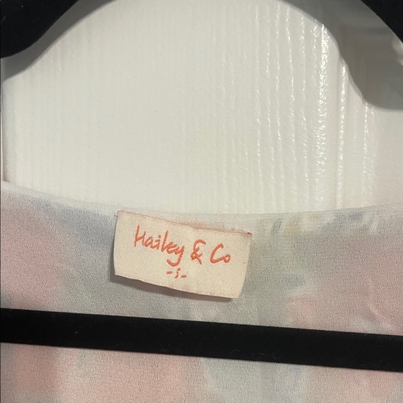 Hailey & Co Floral Puff Sleeve Top - Picture 2 of 4